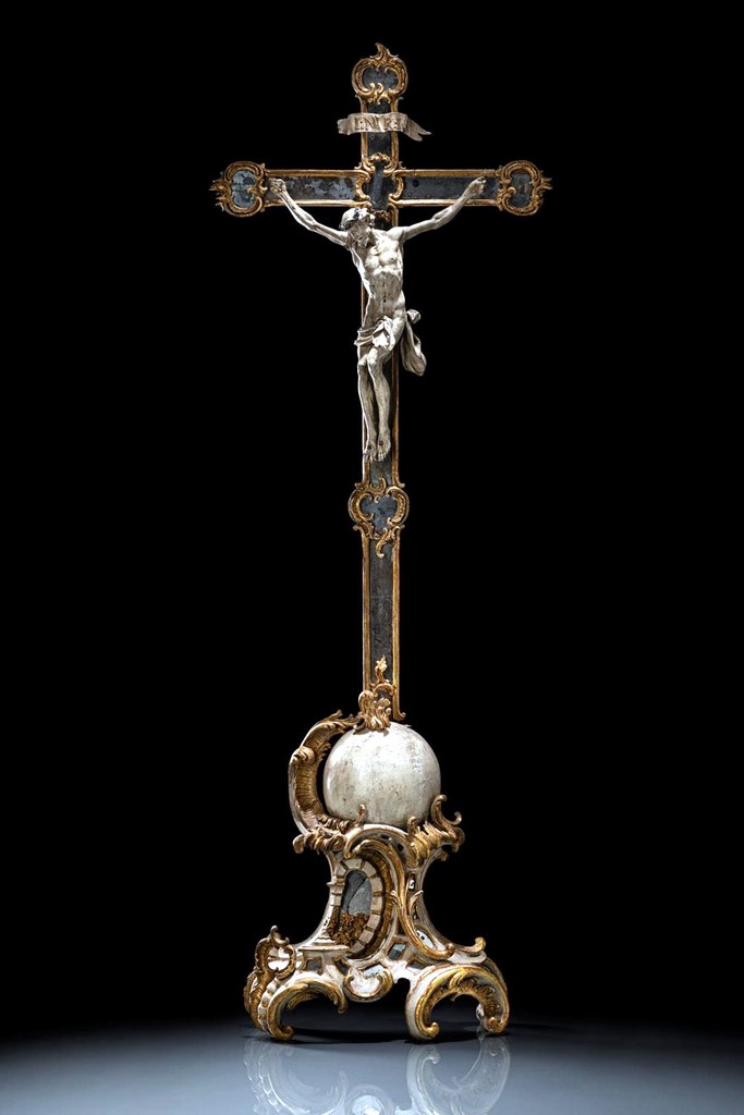 Important Christ en croix en bronze patiné