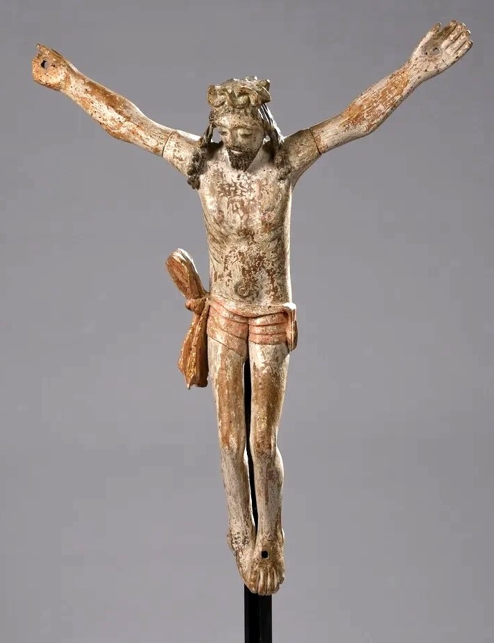Important Christ en croix, Goa ou travail hispano-philippin, XVIIIe s Ivoire sculpté, H 51 cm et H de la croix 82 cm