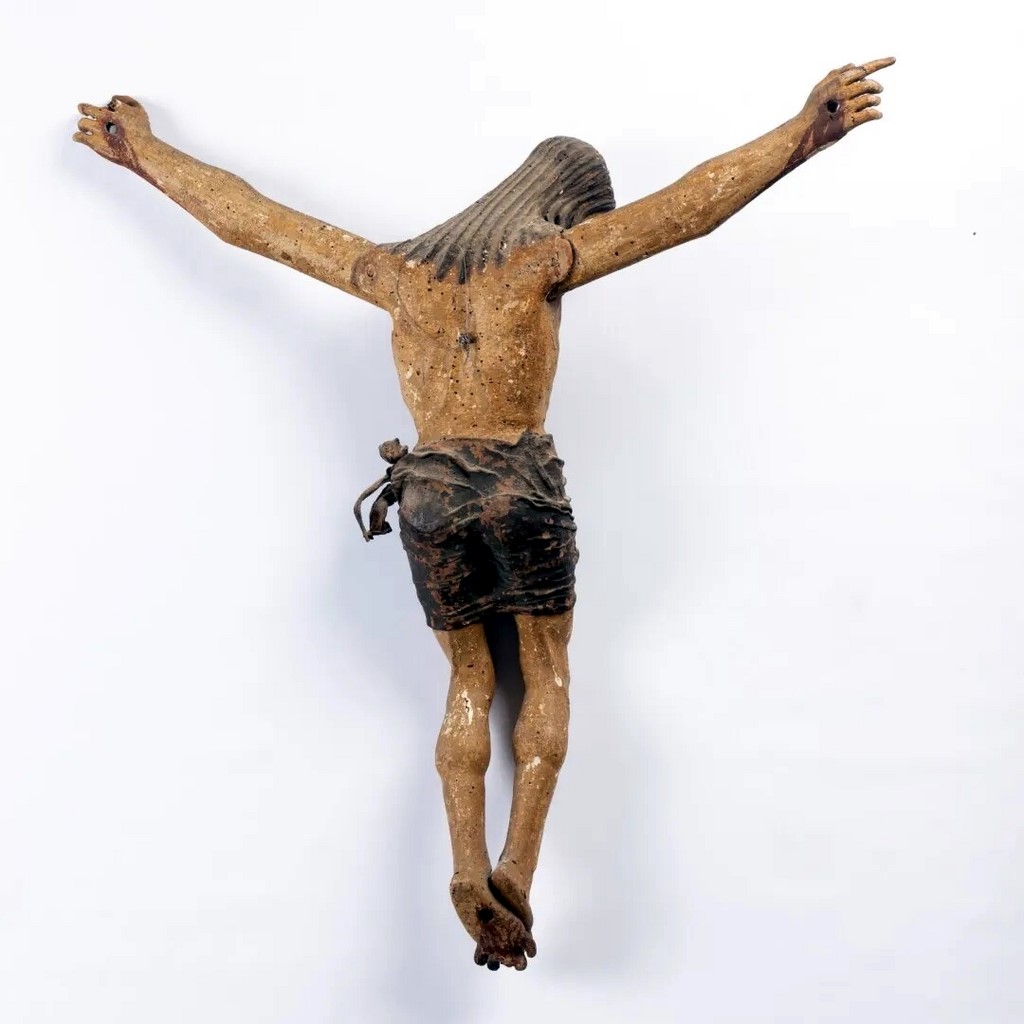 Christ en bois sculpté et polychromé, bras articulés