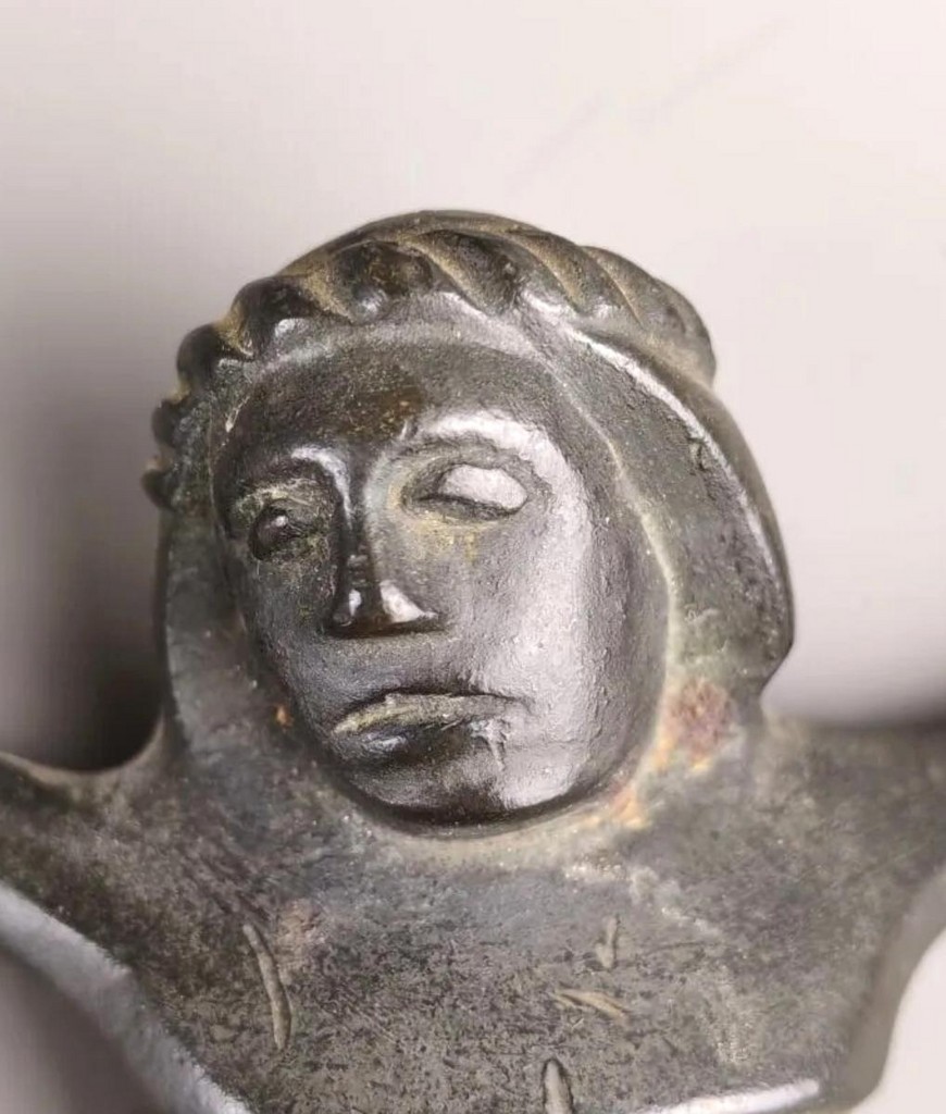 CHRIST en bronze à patine noire