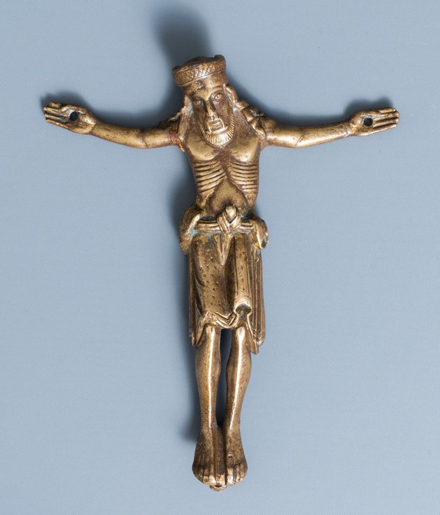 Crucifix en ivoire sculpté