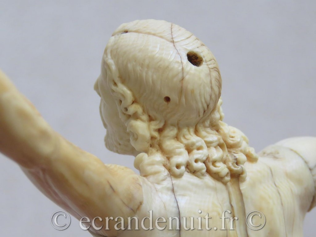 Christ en ivoire Giovanni Antonio Gualterio Perçages chevelure
