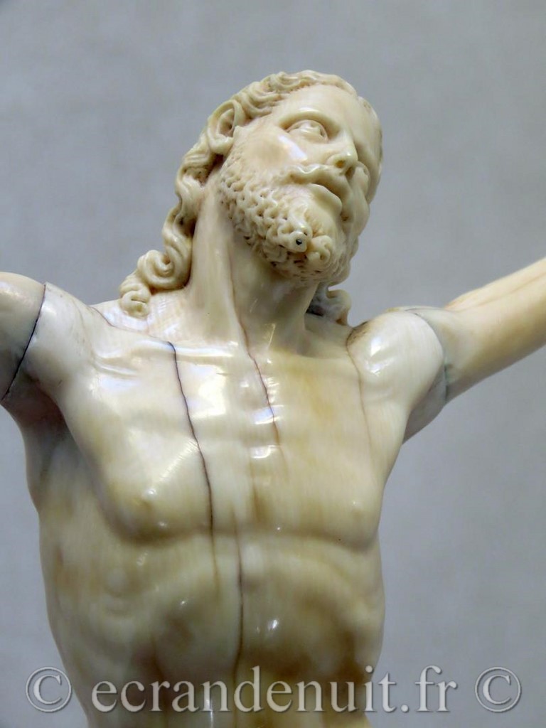 Christ en ivoire Giovanni Antonio Gualterio Regard tourné vers le Père