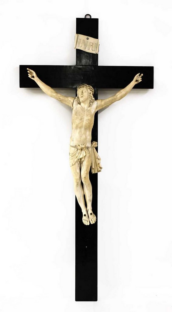 Christ en Ivoire Hauteur 90 cm