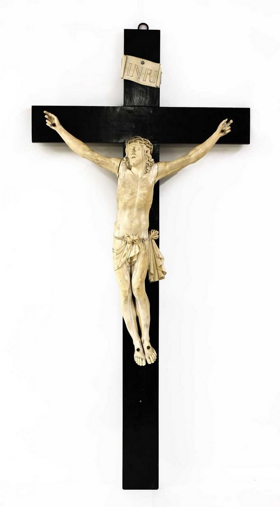 Christ en bois sculpté XVIIe