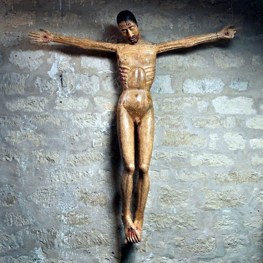 Christ représenté nu Vallée de la Meuse France fin XIIe-début XIIIe siècle Bois de noyer