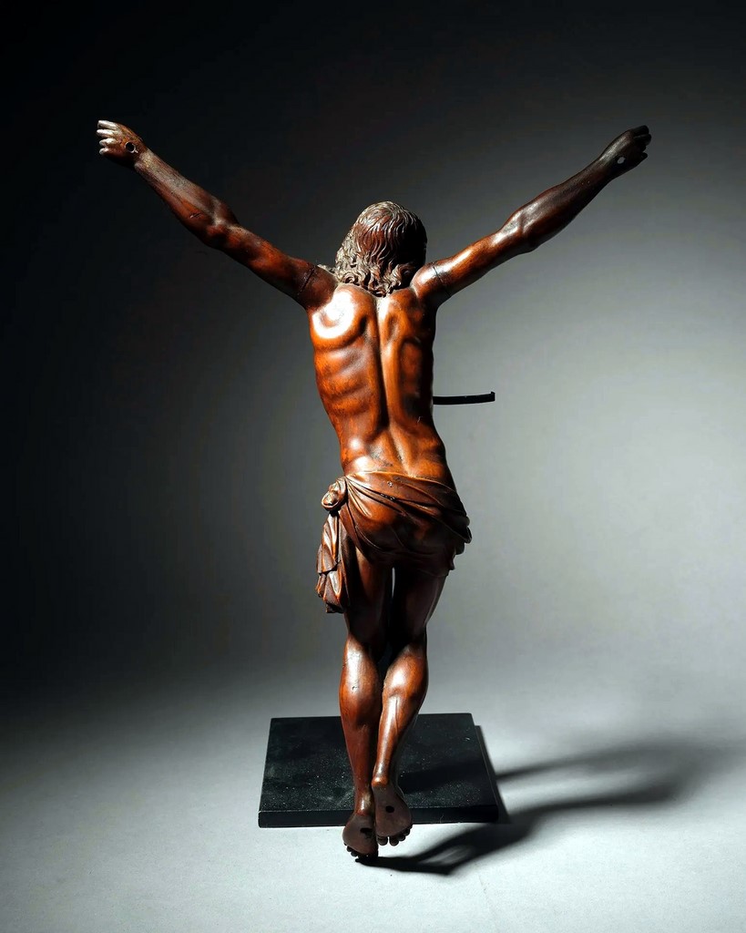 Christ vivant en buis sculpté en ronde bosse