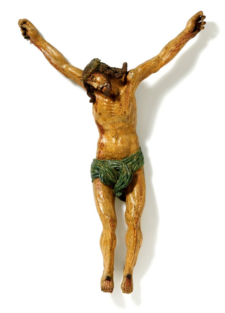 Christ en ivoire sculpté. Tête levée vers le ciel, chevelure aux mèches ondulées tombant sur les épaules
