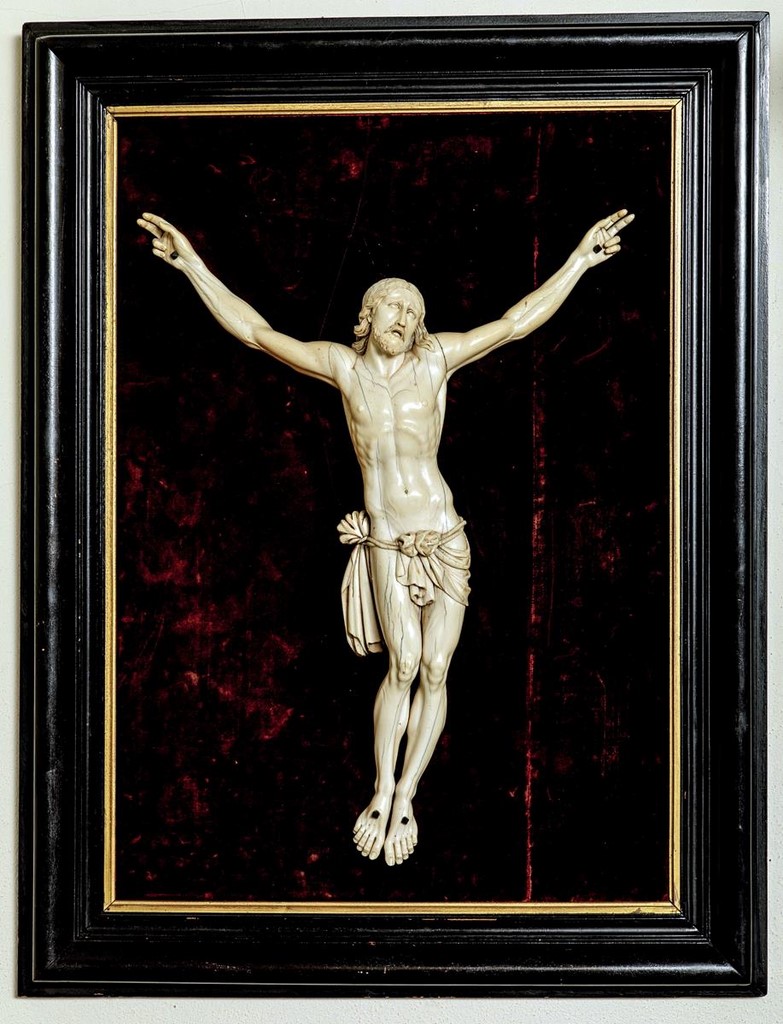 Exceptionnel crucifix avec Christ en bronze à double patine Jean Lambert-Rucki