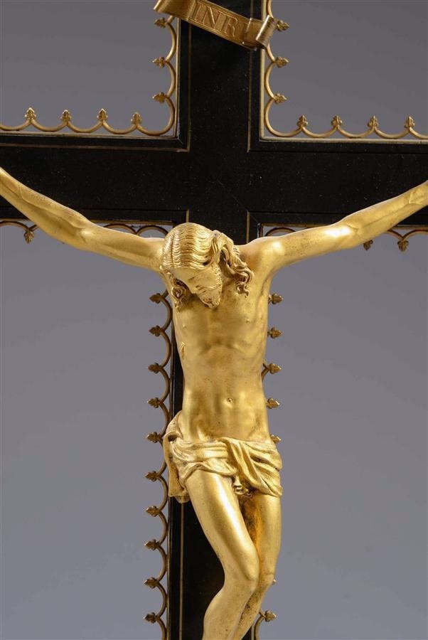 Croix Crucifix reliquaire en placage d ébène à décor de filets de laiton Détails Christ