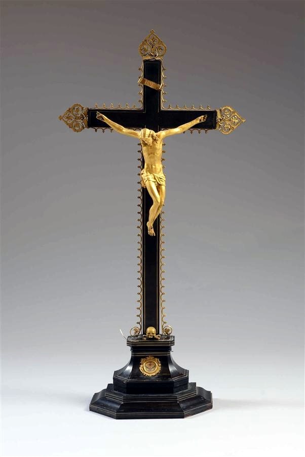 Croix Crucifix reliquaire en placage d ébène à décor de filets de laiton