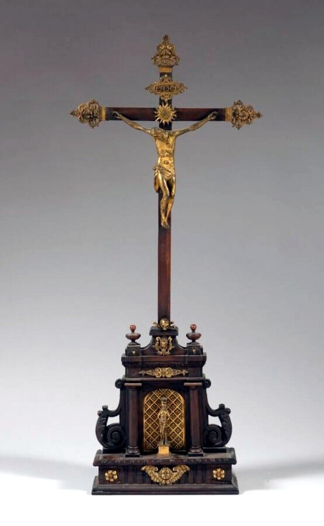 Crucifix en bois et Christ en bronze doré et ciselé