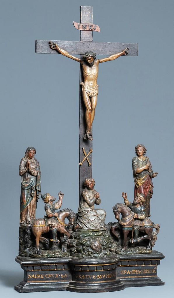 Christ d’applique en cuivre repoussé, champlevé, ciselé émaillé et doré