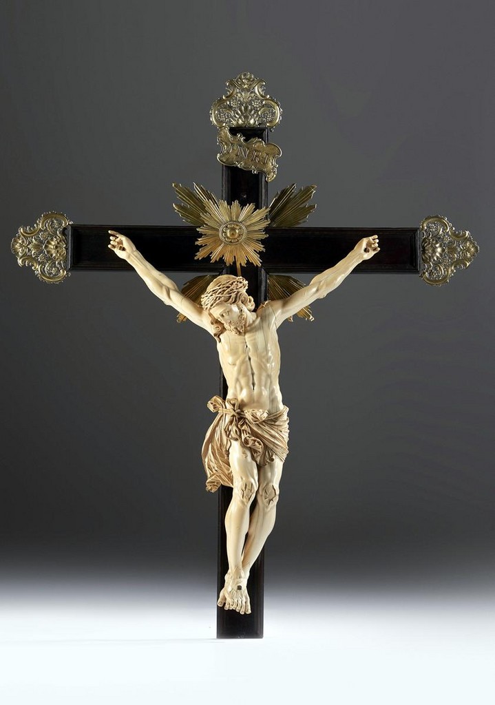 Excepcional Cristo Crucificado em marfim