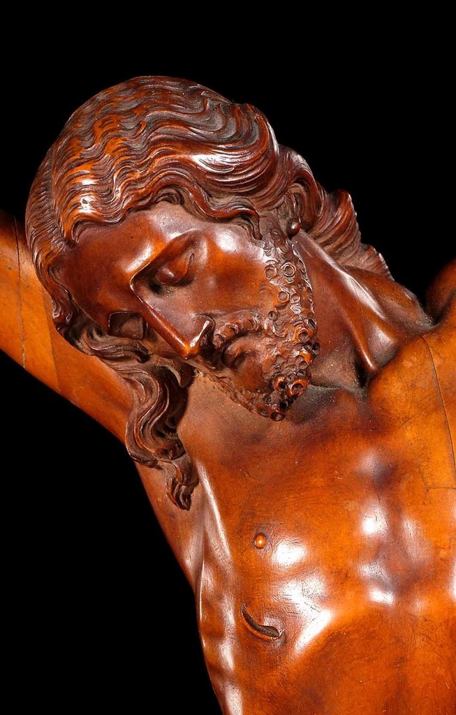 Grand Christ en buis sculpté