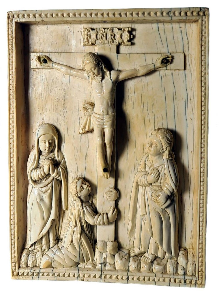 Rilievo in avorio raffigurante la Crocifissione di Cristo, Borgogna, XVI–XVII secolo