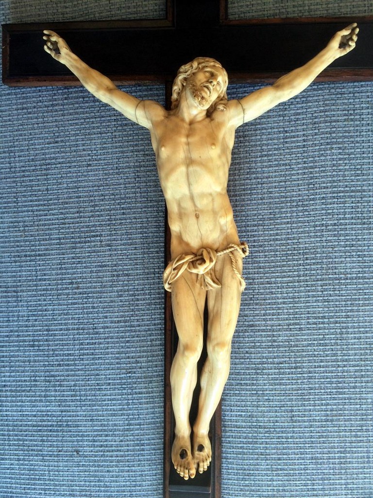Le Christ en Ivoire acquis en 2022 par le Musée du Grand Siècle et signé P.S.IAILLOT.f 1664