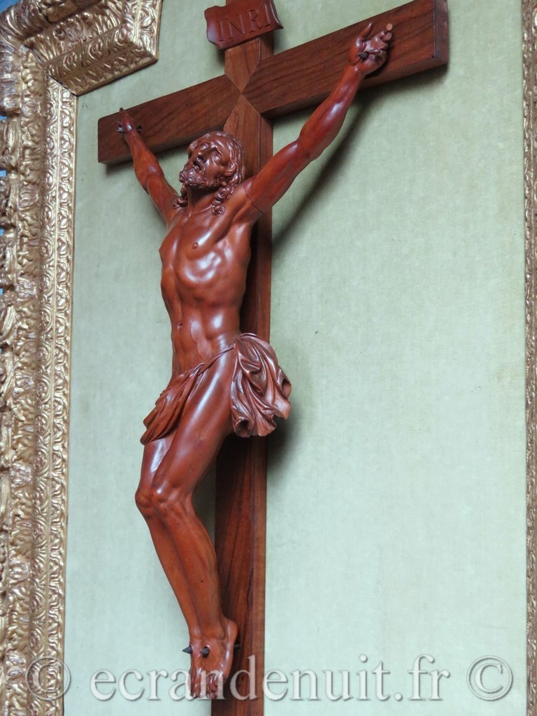 Le beau Crucifix de Mme la Comtesse