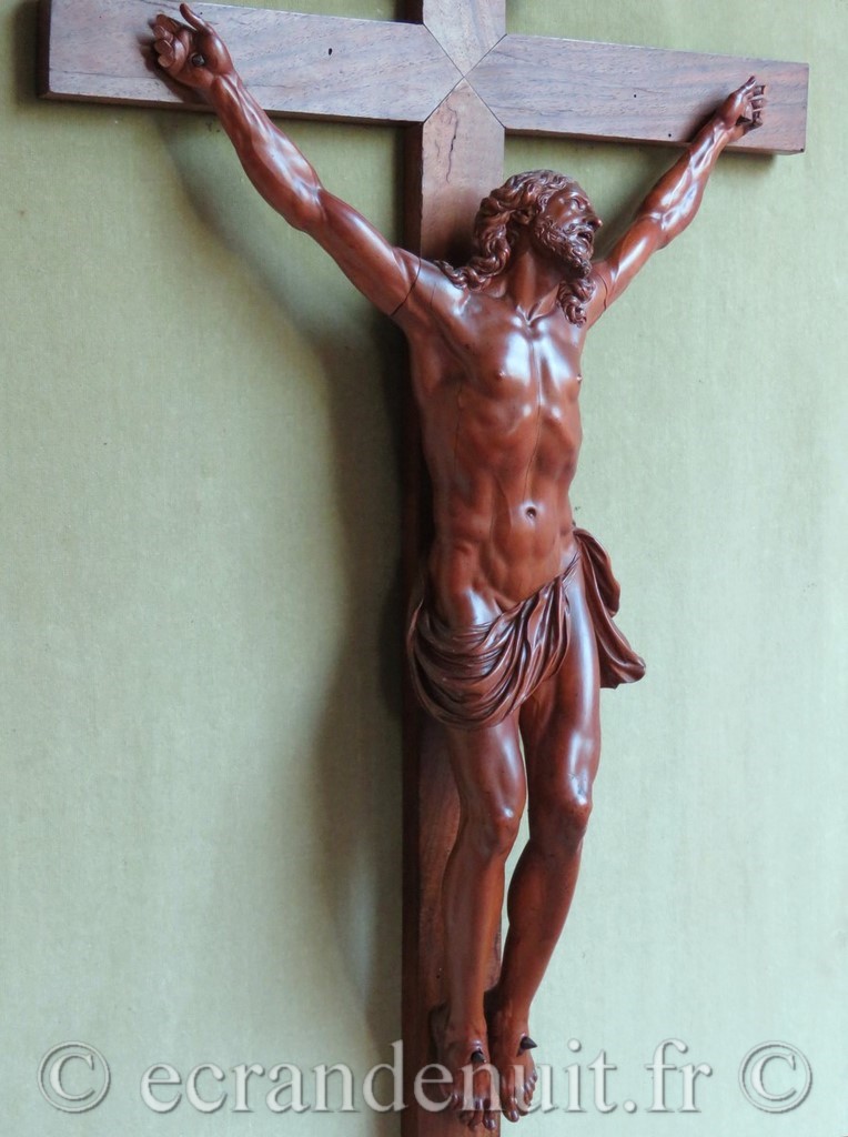 Le beau Crucifix de Mme la Comtesse