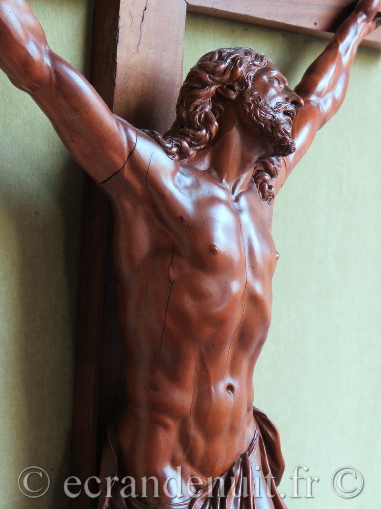 Le beau Crucifix de Mme la Comtesse