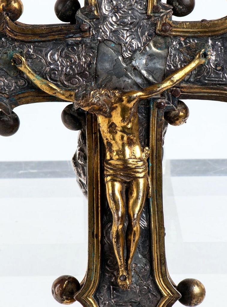 SCUOLA CENTRO-ITALIANA XVI SECOLO Importante croce astile polilobata scolpita da ambo i lati
