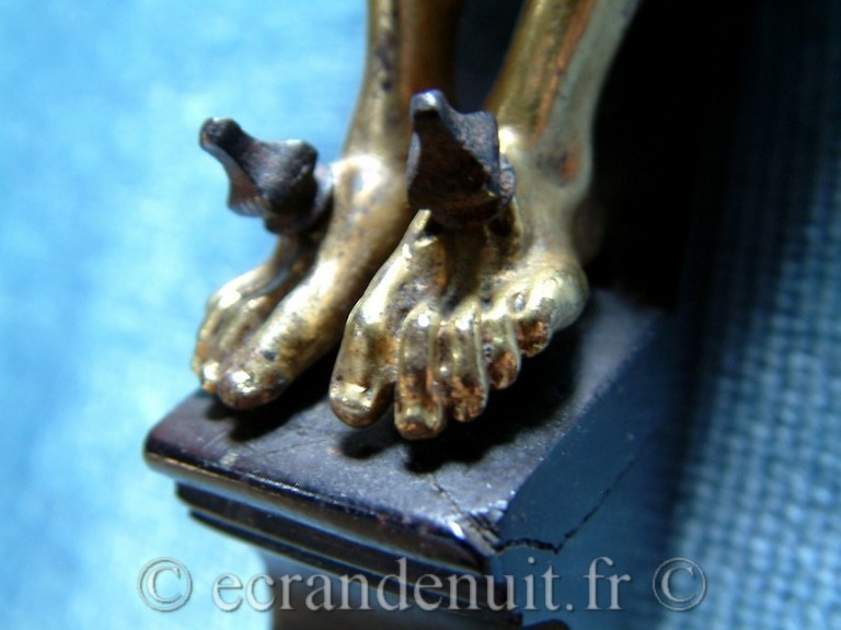 CHRIST EN BRONZE DORE AU MERCURE VERS 1750