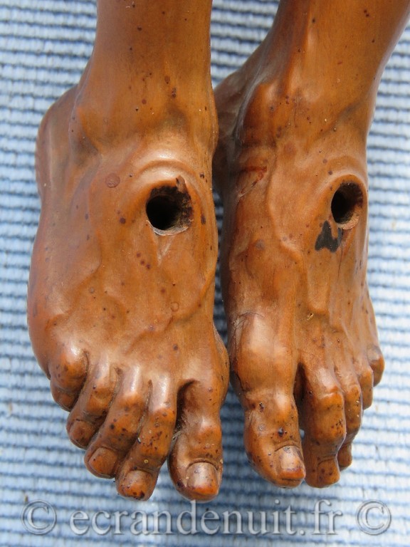 Sculpture des pieds du Christ de Villacerf