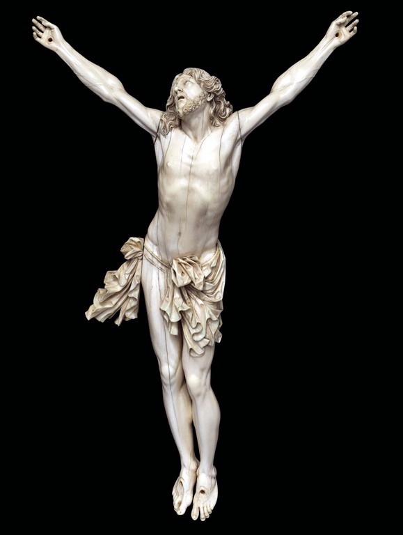 Une crucifixion avec Vierge et Saint-Jean encadrant le Christ sur la Croix Sujets en albâtre et croix en bois 18ème siècle