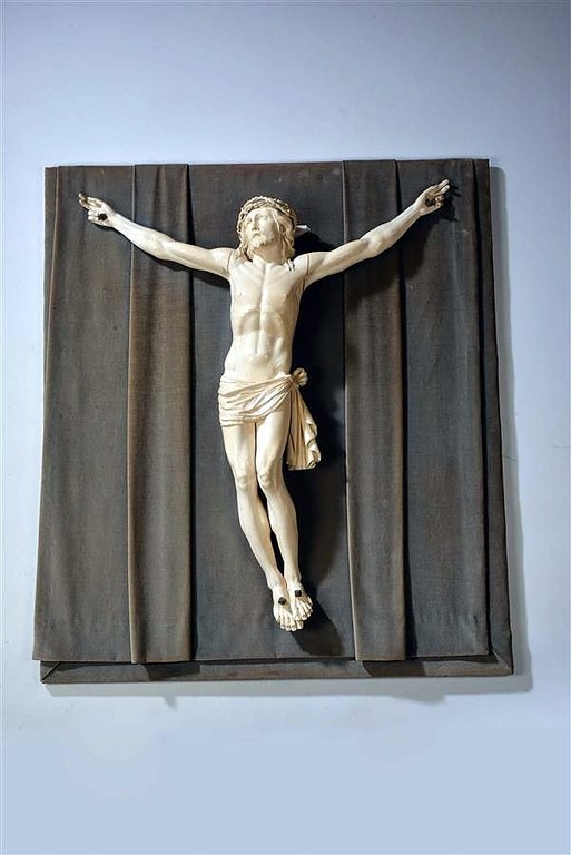 Grand Christ bois finement sculpté, seconde moitié du XVIII°s 