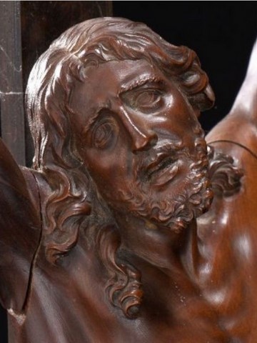 Grand Christ en bois de sainte Lucie époque Louis XIV