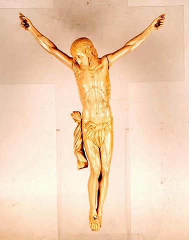 Gran Cristo en Marfil Hispano Filipino siglo XVIII firmado y fechado en 1744