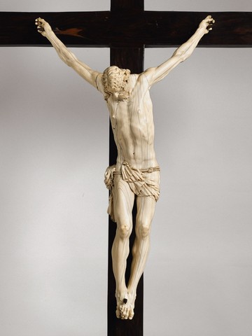 Crucifix en Ivoire Ecole Flamande XVIIIe siècle ou Domenico BISSONI début XVIIe siècle