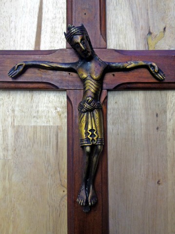 CRUCIFIX MEDIEVAL PRODUIT AU XXE SIECLE