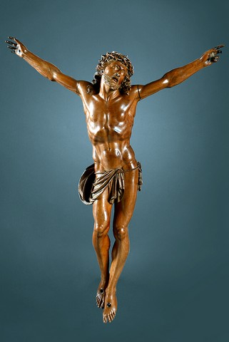 Christ sculpté dans le bois
