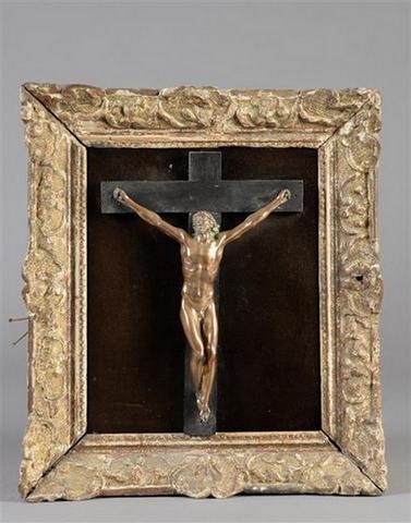 Christ nu Christ en croix Sujet en bronze représentant le Christ en croix, les yeux levés au ciel, sans périzonium