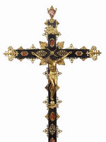 CROCE DA ALTARE DI GUSTO SEICENTESCO in legno ebanizzato, bronzo dorato e pietre dure