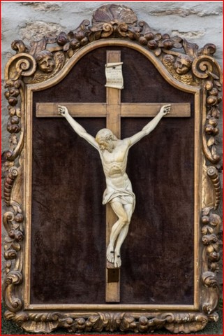 Très important Christ en ivoire sculpté